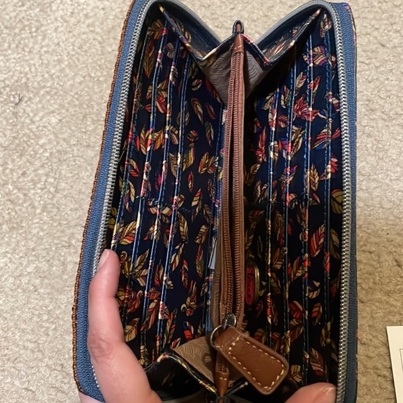 ❤️‍🔥SOLD❤️‍🔥Sakroots Wallet - Picture 4 of 7